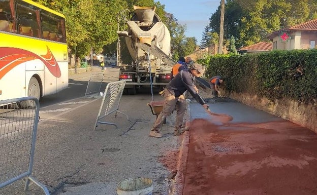 Los Corrales avanza en sus planes de asfaltado y restauración de aceras