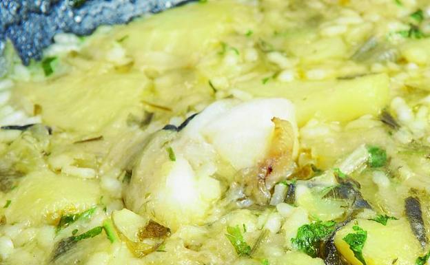 Patatas con arroz y bacalao