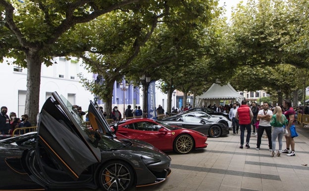 Los coches deportivos tomarán Torrelavega este fin de semana