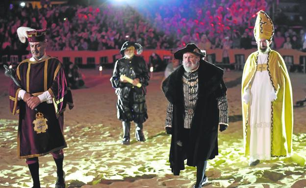 Una imperial celebración inunda Laredo