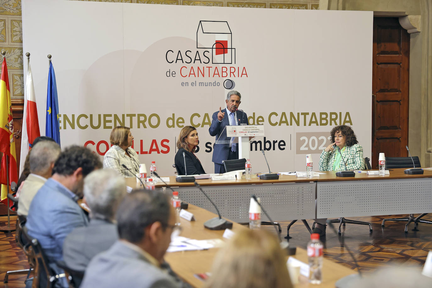 Los representantes de las Casas de Cantabria en España y el extranjero, reunidos en Comillas