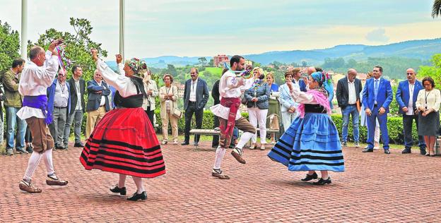 Cantabria reúne a sus 'embajadas' en el Seminario Mayor de Comillas