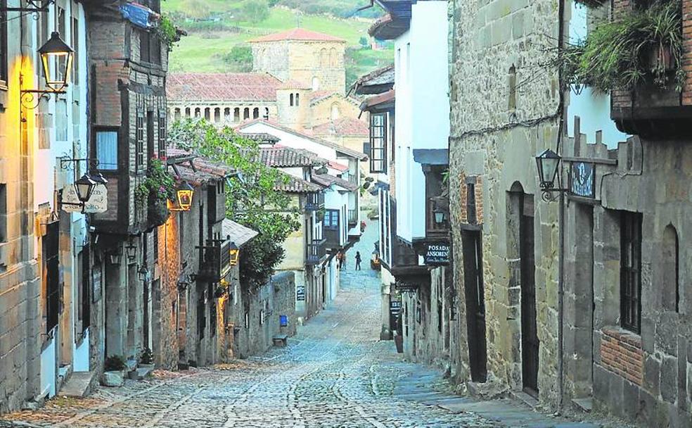 Dónde comer por Santillana del Mar tras un paseo histórico por una villa llena de encanto