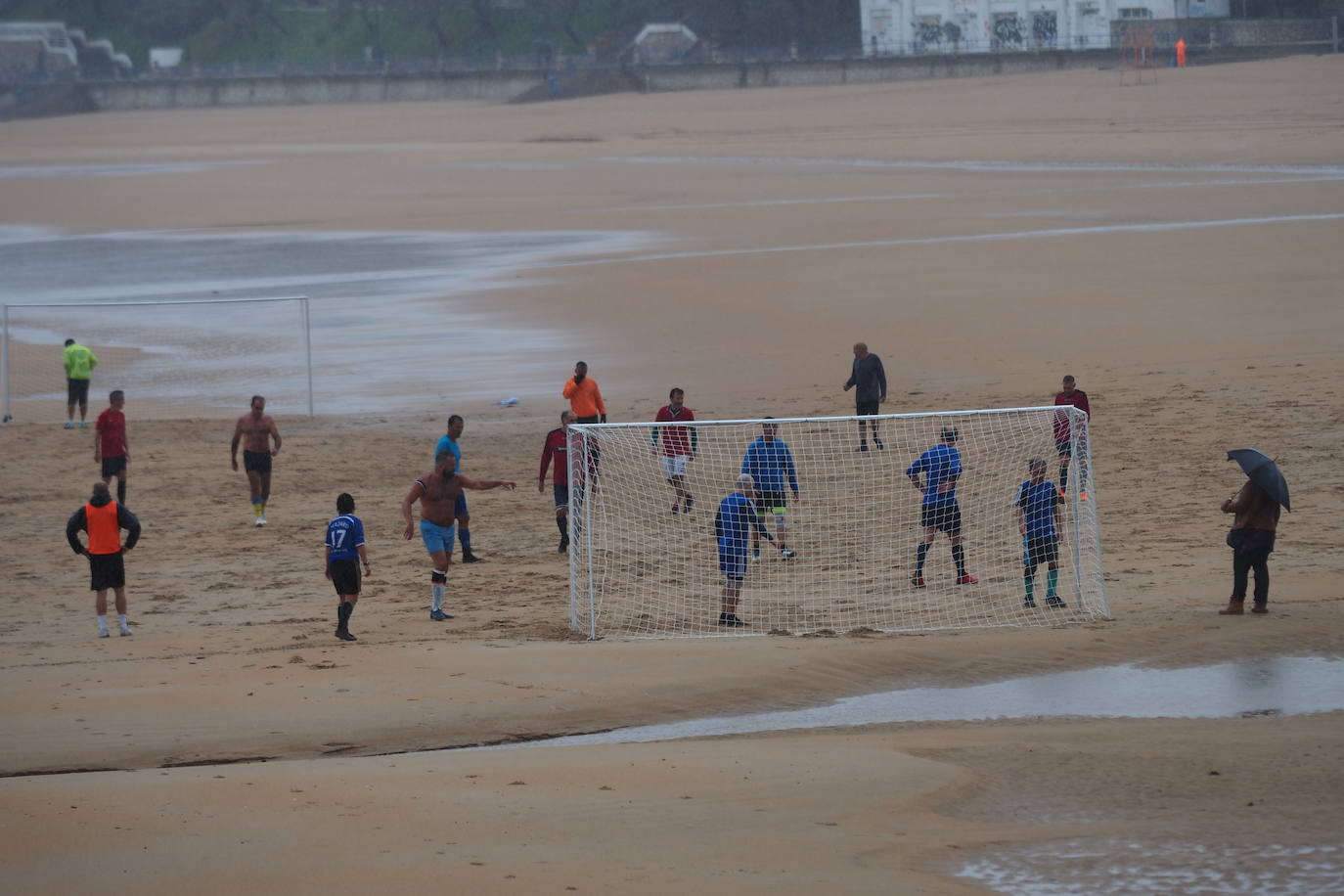 La lluvia llega a Cantabria un día después de entrar el otoño