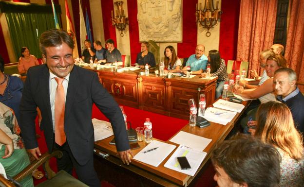 Movellán muestra su disposición a ser el candidato del PP a la Alcaldía de Camargo