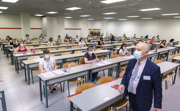 El BOC publica el listado de los 164 docentes que sacaron plaza en la oposición de junio