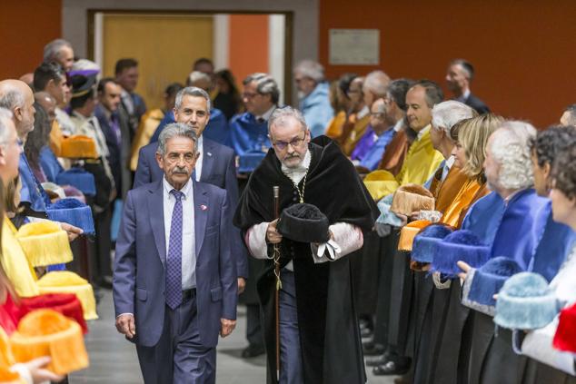 Solemne apertura del curso universitario en el Paraninfo