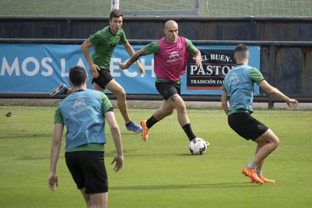 Jorge Pombo se suma para el duelo directo ante el Málaga