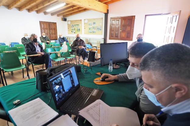 Una asamblea dividida en dos bandos elige el domingo el futuro de las Ligas