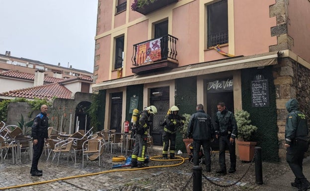 Incendio en un bar de la Puebla Vieja de Laredo