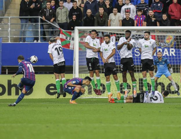 En octubre, cinco rivales con aspiraciones de ascenso