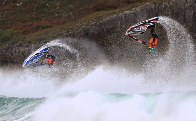 Vuelve el espectáculo a la playa de Ris con el IV 'Noja Motosurf Series'