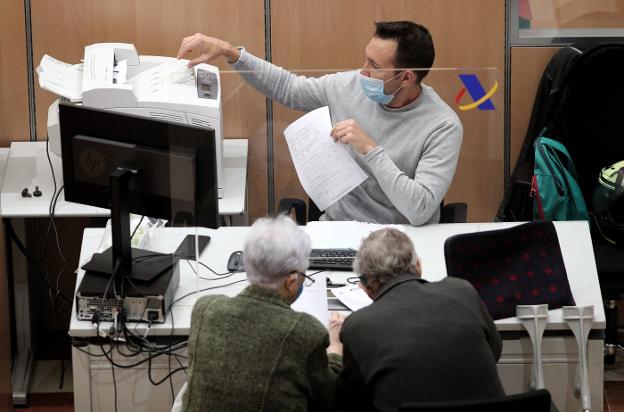 Cantabria, en la media en presión fiscal: grava menos el IRPF y más otros impuestos