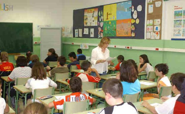 El empleo aguanta gracias al tirón de la educación pero acentúa su desaceleración