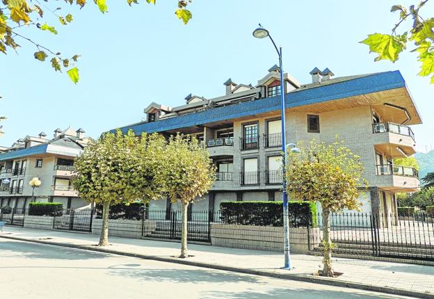 Laredo recurrirá el aval que exigen los jueces para 16 propietarios del Tenis