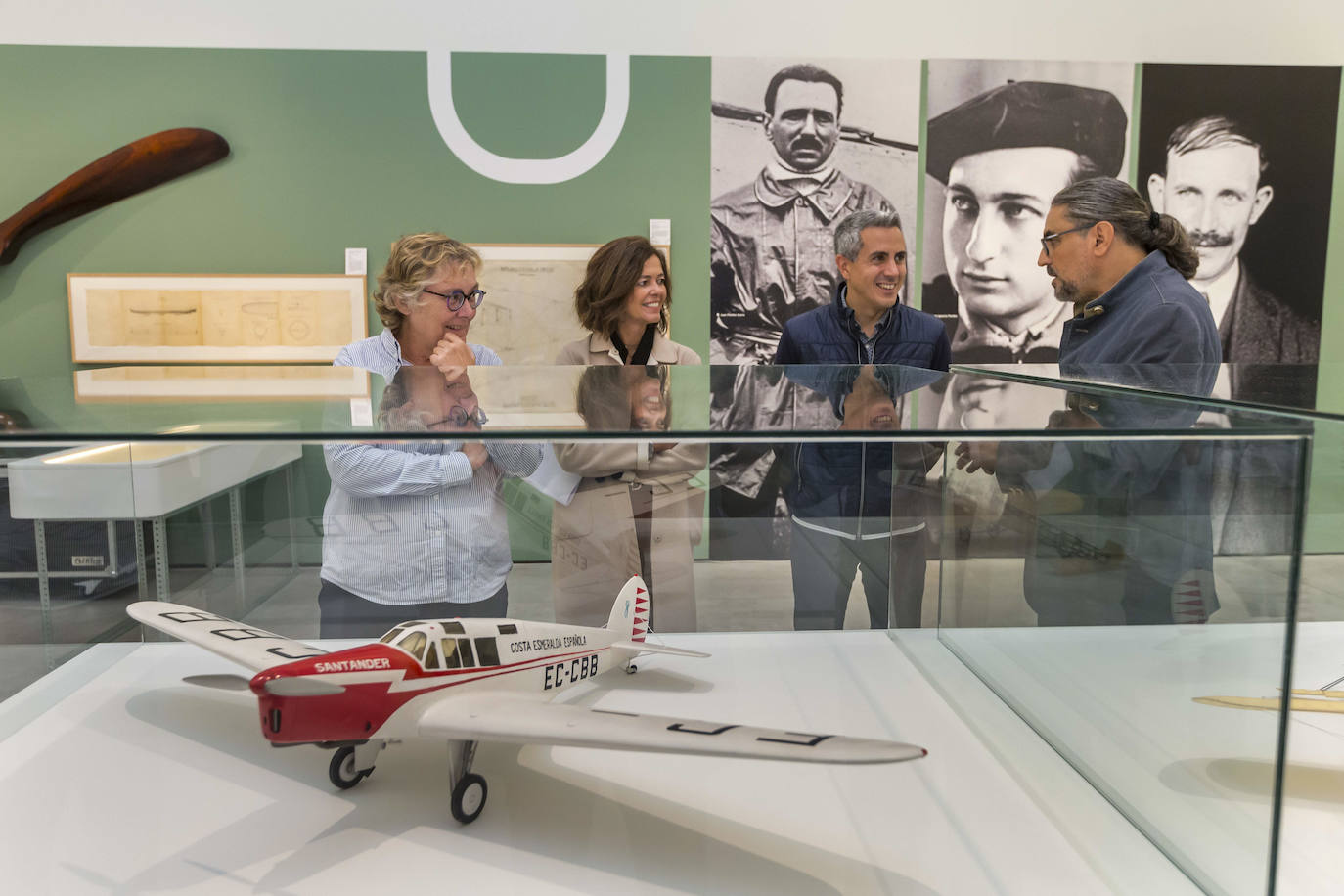 Las Naves de Gamazo acogen 'Volar. Orígenes de la aviación en España', muestra que recorre una manera de «vertebrar el mundo»