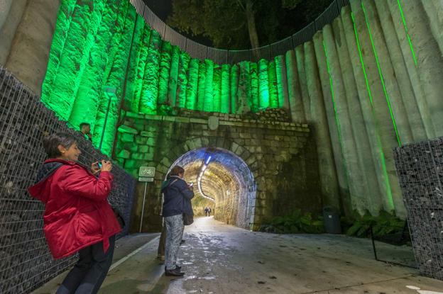 Formatos, lenguajes y espectáculos visuales alumbran Santander en 'Hágase la luz'