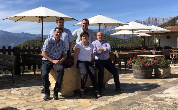 Cocina de montaña con una panorámica única en Casa Lamadrid, en Cahecho