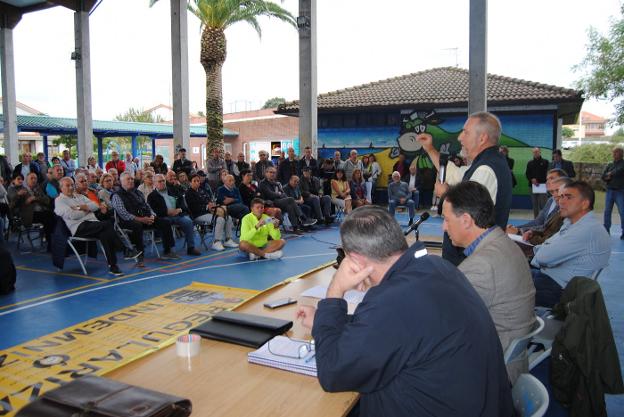 El Gobierno marca la «hoja de ruta» a los afectados por los derribos de Argoños