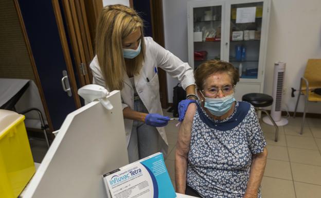 Sanidad llama a los cántabros a vacunarse contra la gripe