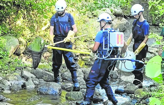 Los Corrales prepara los ríos para la previsible llegada de las lluvias en otoño