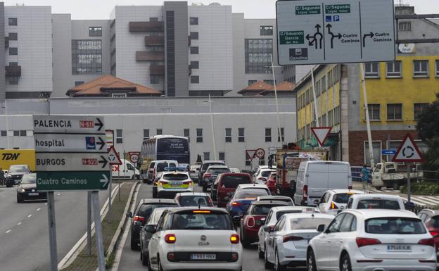 La lluvia complica el tráfico en las carreteras cántabras y colapsa los accesos a Santander