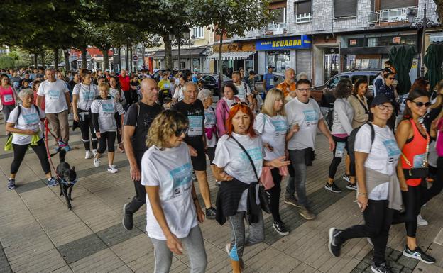 Cinco mil personas se echan a la calle en Torrelavega en contra de las adicciones