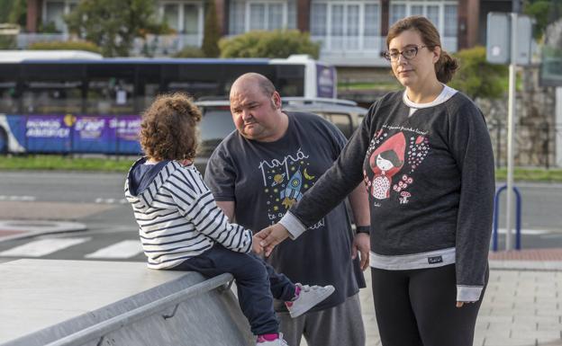 Una familia pelea por que una enfermera escolar asista su hija: «Es su derecho»