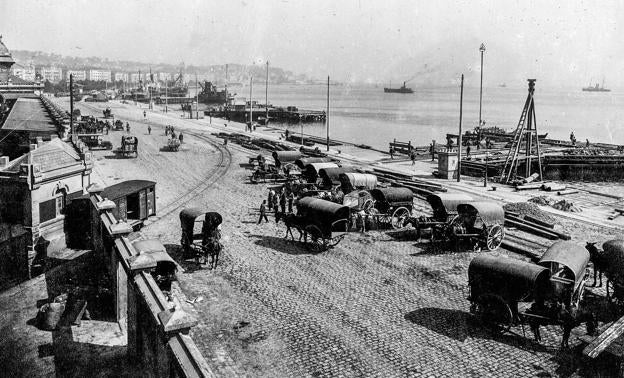 El puerto, la ciudad al abrigo de la bahía