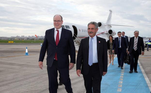 Alberto de Mónaco ya está en Santander para iniciar su visita por Cantabria