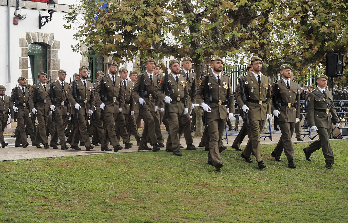 Imágenes de la jura de bandera en Santoña