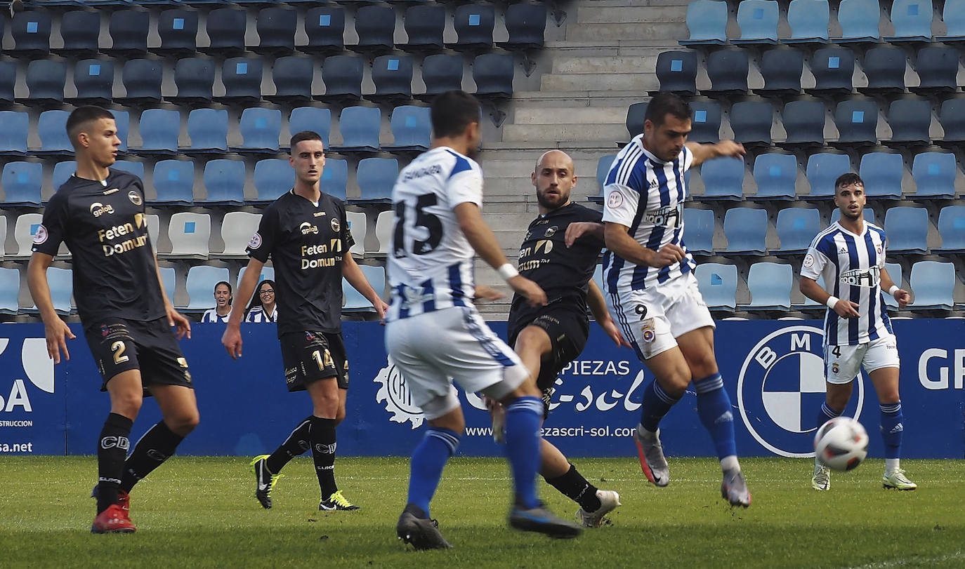 Imágenes del derbi entre Gimnástica y Laredo