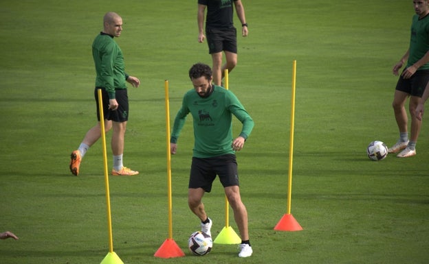 El Racing prepara el partido ante la Ponferradina con seis bajas