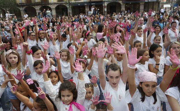 Flashmob solidario en la Plaza Roja