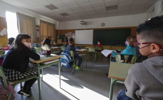 CC OO pide 1.287 profesores más para mejorar la atención en el aula y las condiciones de los docentes