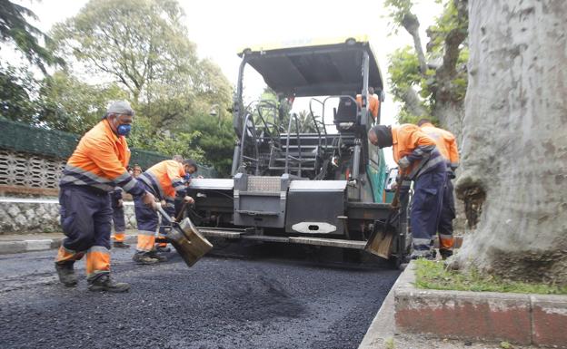 El Plan de Asfaltado corta al tráfico las calles Pintor Escudero y Castañeda de Torrelavega