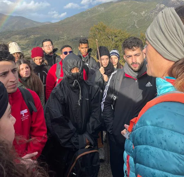 La alpinista Edurne Pasaban comparte su experiencia en el Valle del Nansa con jóvenes universitarios latinoamericanos