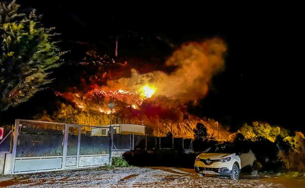 Controlado el incendio de Sonabia y extinguidos otros tres en Ampuero, Cieza y Los Corrales