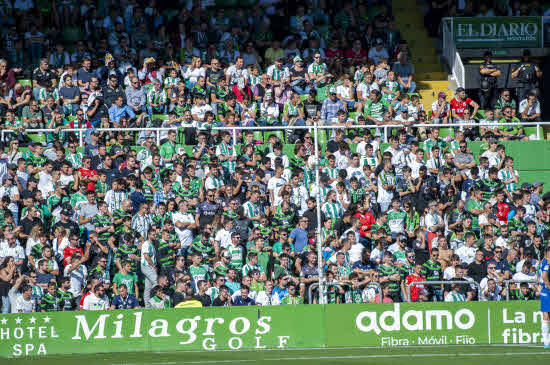 Unos 1.200 vitorianos seguirán al Alavés el martes en los Campos de Sport