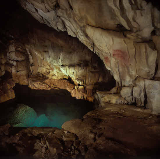 Localizan dos galerías sin explorar en la cueva Chufín