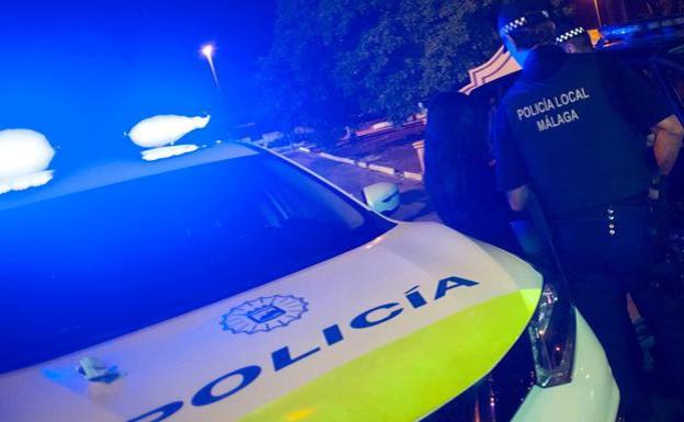 Arrestado en Málaga tras escupir a dos bebés y agredir al padre