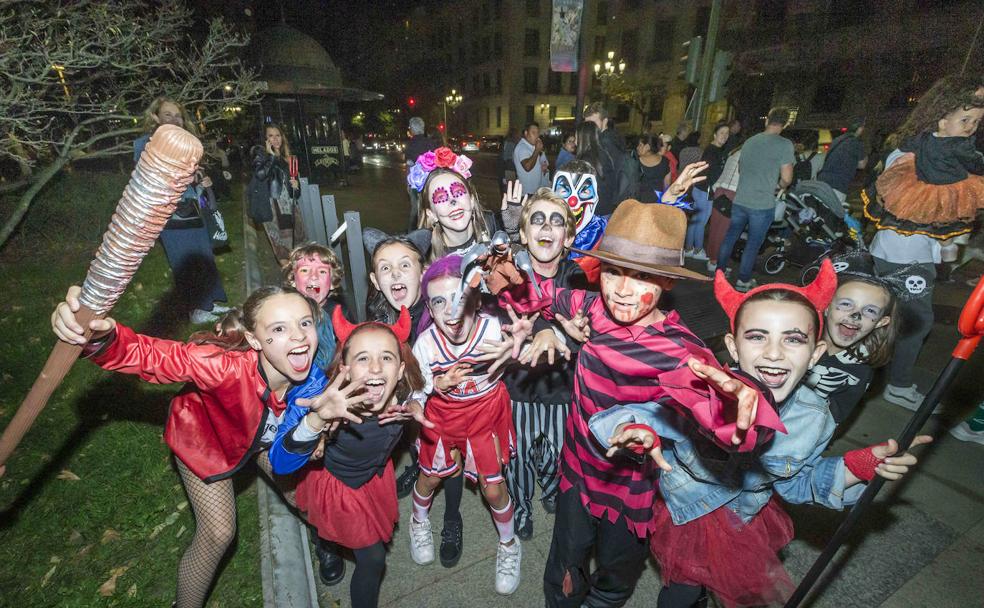 Halloween llena las calles de miedo y fiesta