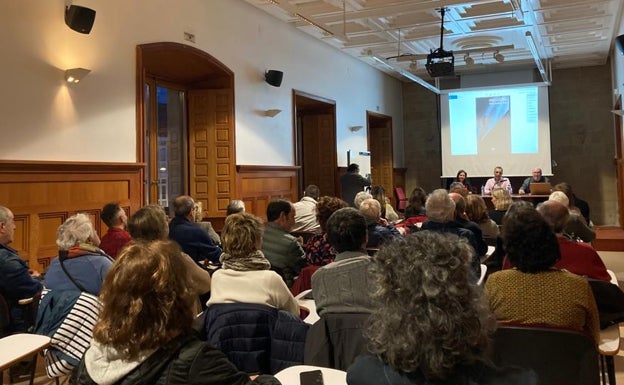 La presentación del libro 'Una luz ida' cierra la semana de la biblioteca de Reinosa