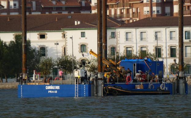 Realizan catas en la bahía de Santoña para el nuevo proyecto del subfluvial