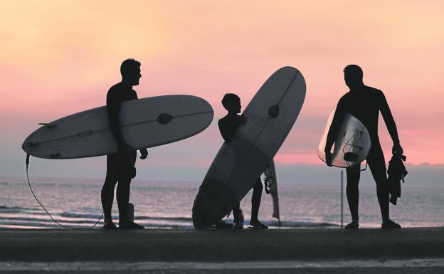 Las federaciones cántabra y española se oponen a la selección vasca de surf