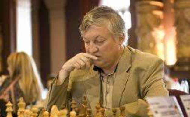 Karpov, en coma inducido