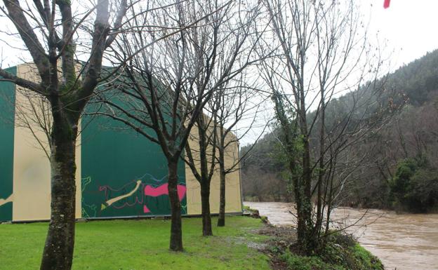 Cartes proyecta en La Robleda una pista de deportes, un parque infantil y uno de calistenia