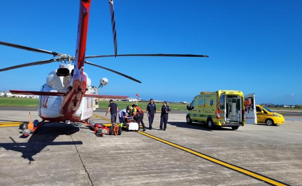 El 112 rescata en Noja a una mujer con una pierna fracturada