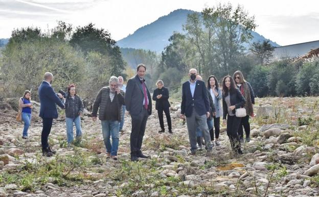 San Felices de Buelna estrena oficialmente la renovada carretera de acceso por el norte