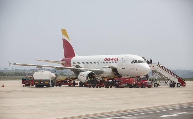 Un avión de Iberia vuelve a pernoctar en el Seve casi dos años y medio después